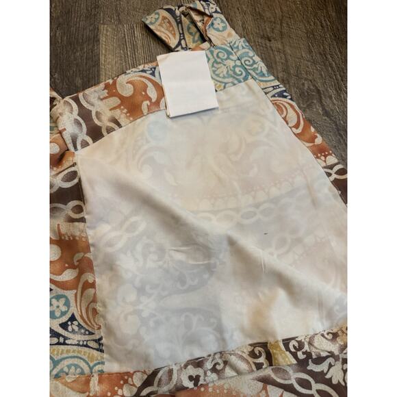 Barefoot Bungalow Olympia Curtain 2 Panels With Tie Backs. 42” X84. Excellent - Picture 3 of 4